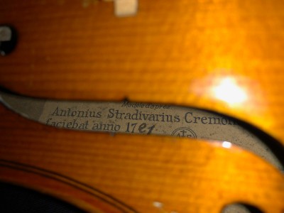 R3Valt Violin (Stradivarius Faciebat) 2400x1800.jpeg